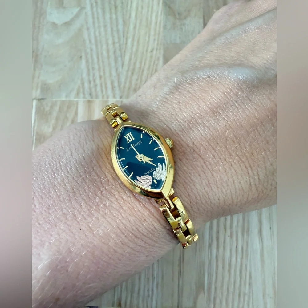 Lemann for black hills gold ladies black dial gold tone watch NEW BATTERY